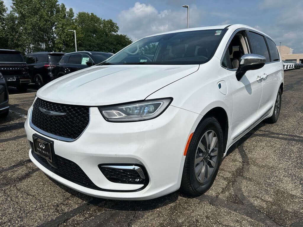 2023 CHRYSLER Pacifica