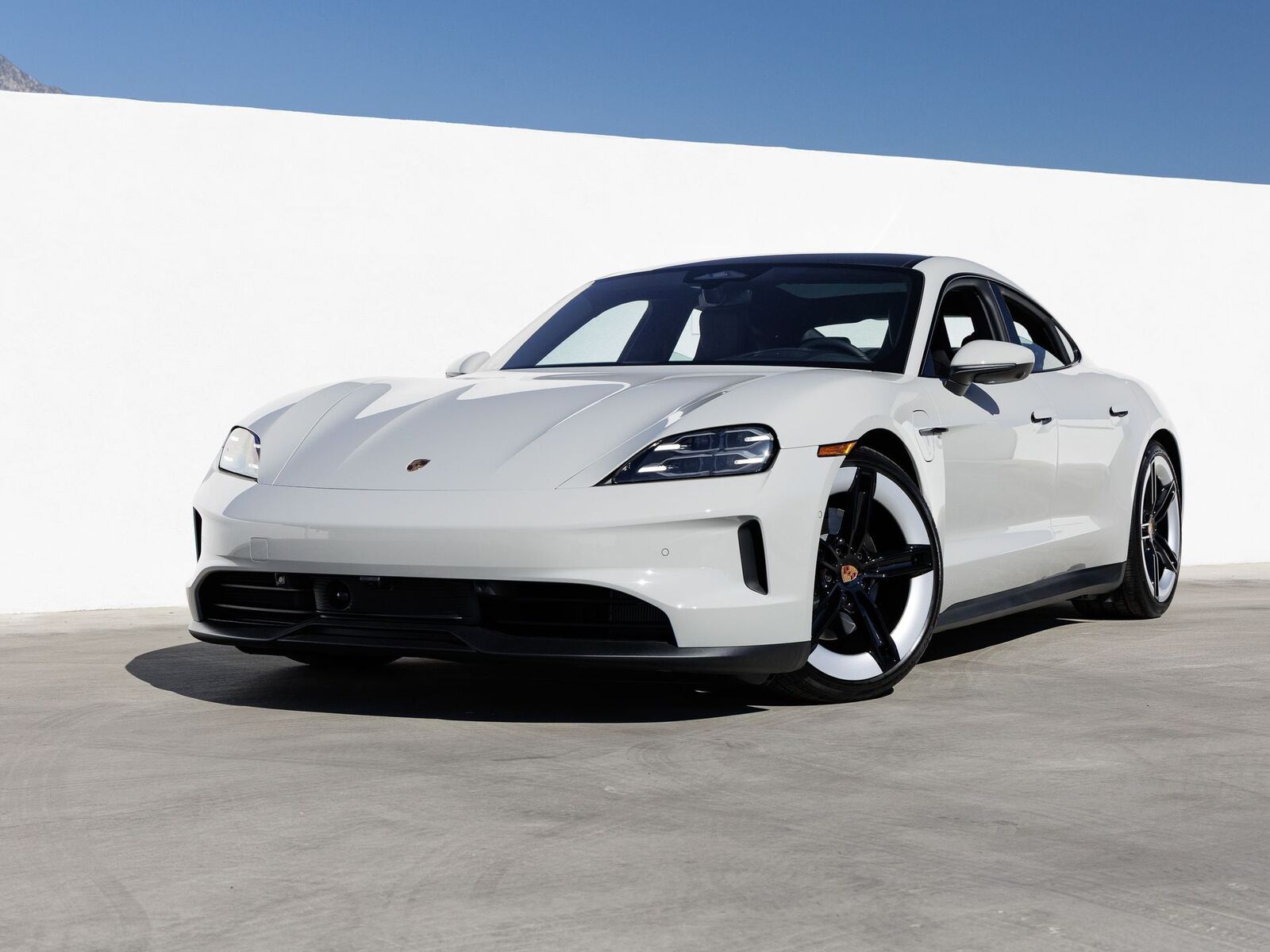 2026 PORSCHE Taycan