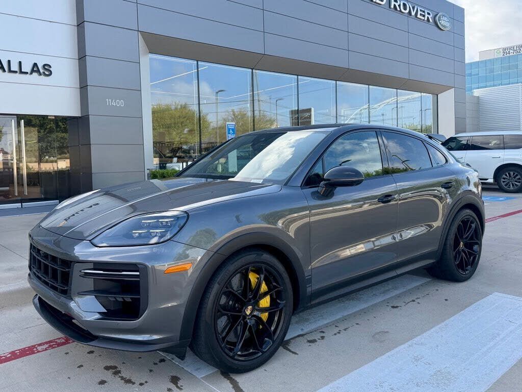 2024 PORSCHE Cayenne