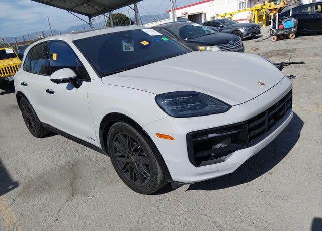 2025 PORSCHE Cayenne
