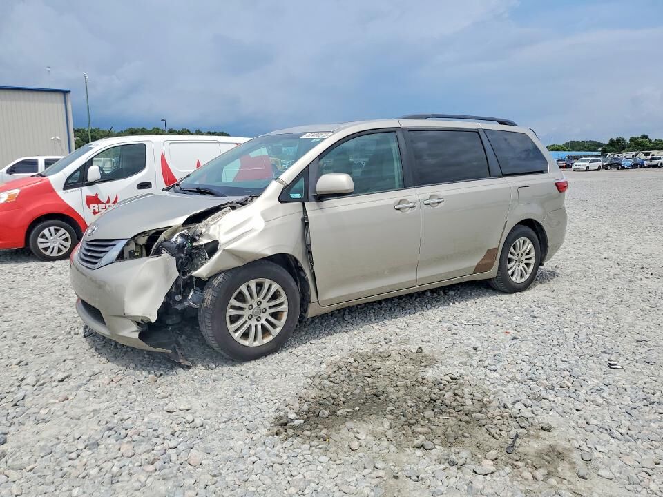 2017 TOYOTA Sienna