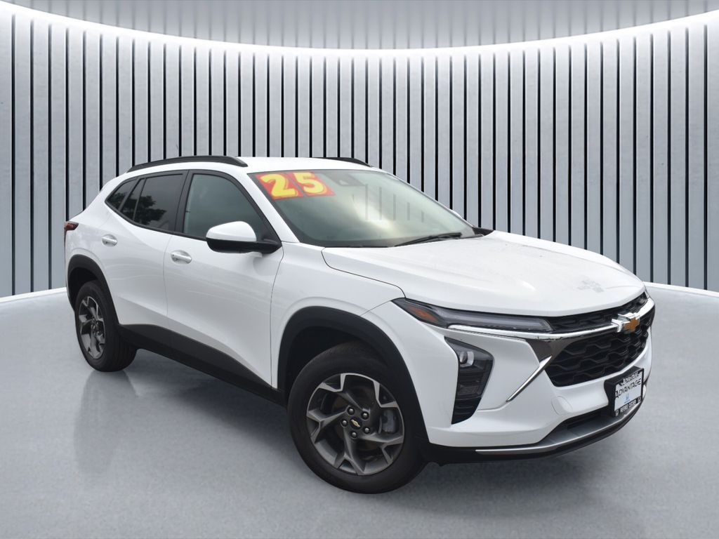 2025 CHEVROLET Trax