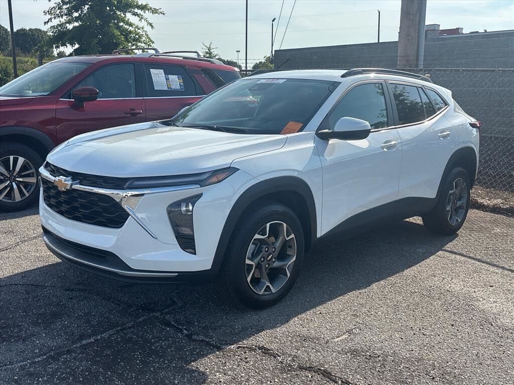 2025 CHEVROLET Trax