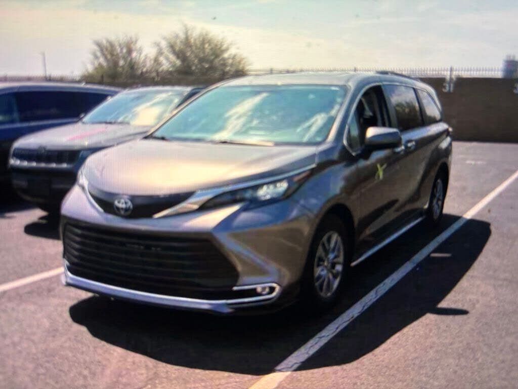 2024 TOYOTA Sienna