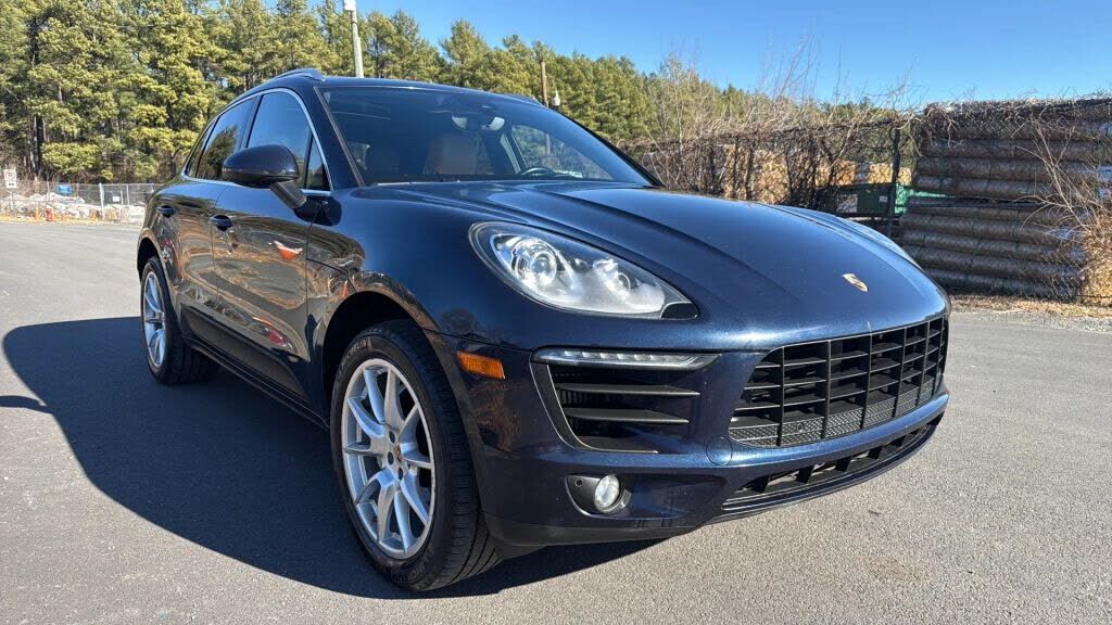 2017 PORSCHE Macan