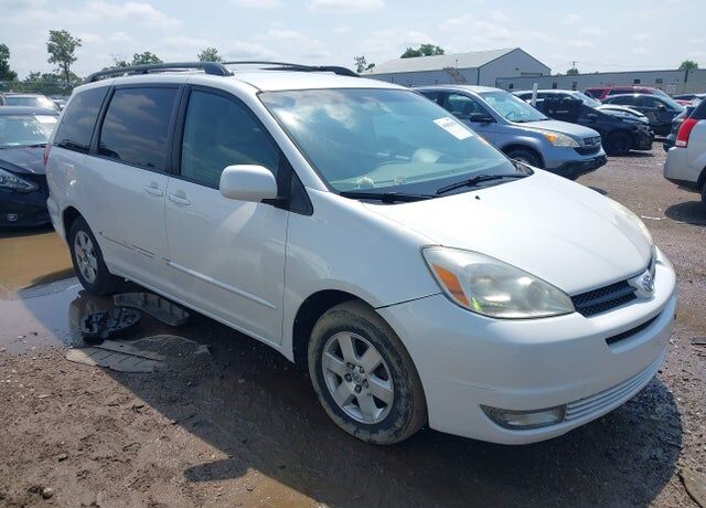 2004 TOYOTA Sienna