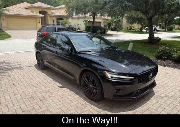 2024 VOLVO S60