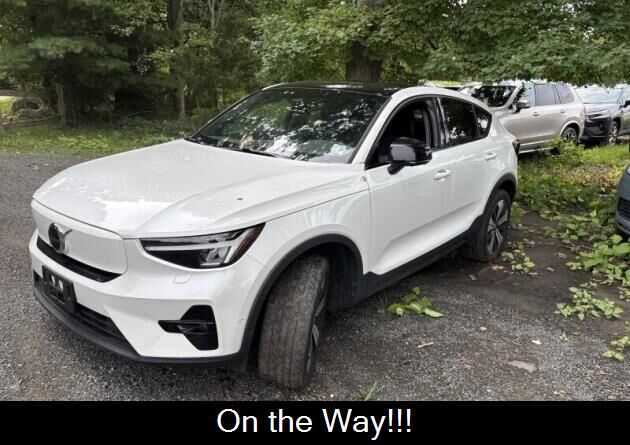 2023 VOLVO C40
