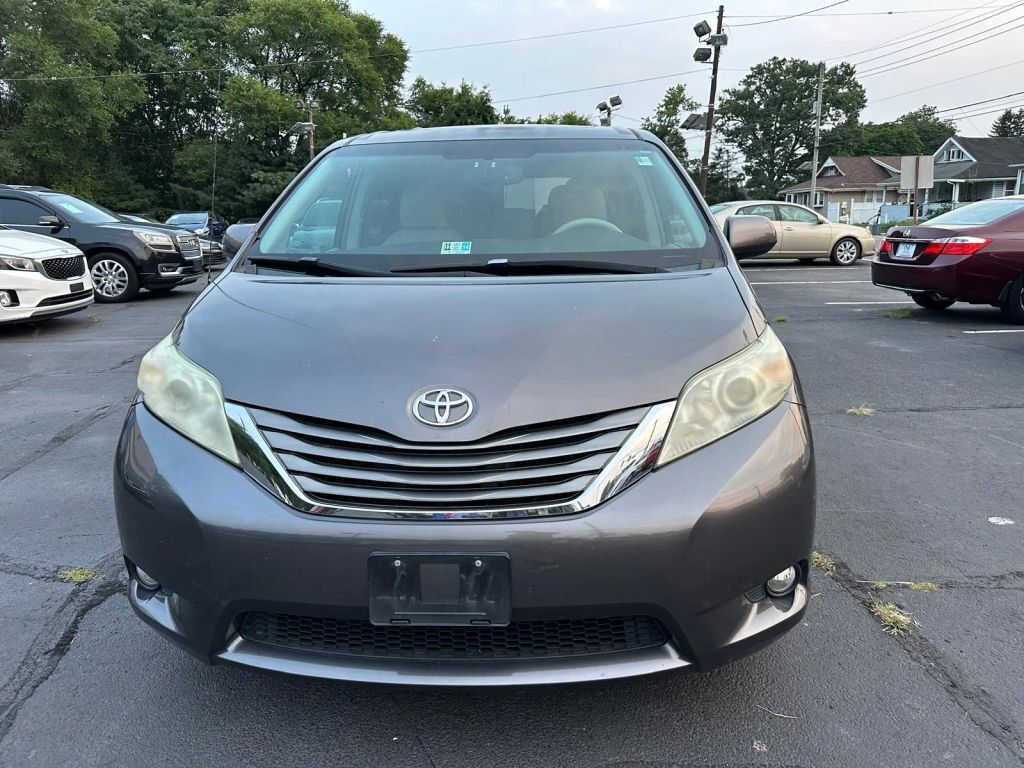 2012 TOYOTA Sienna