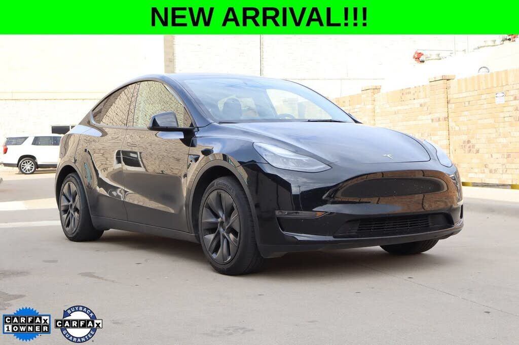 2025 TESLA Model Y