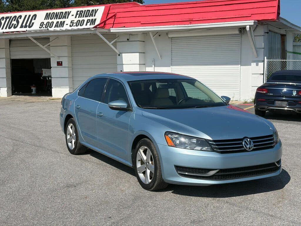 2012 VOLKSWAGEN Passat