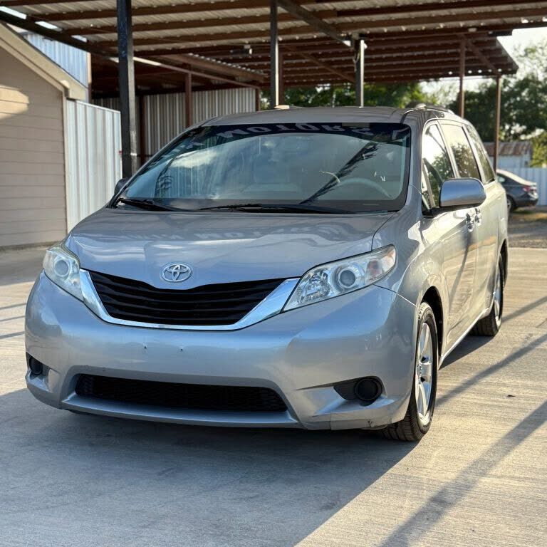 2013 TOYOTA Sienna