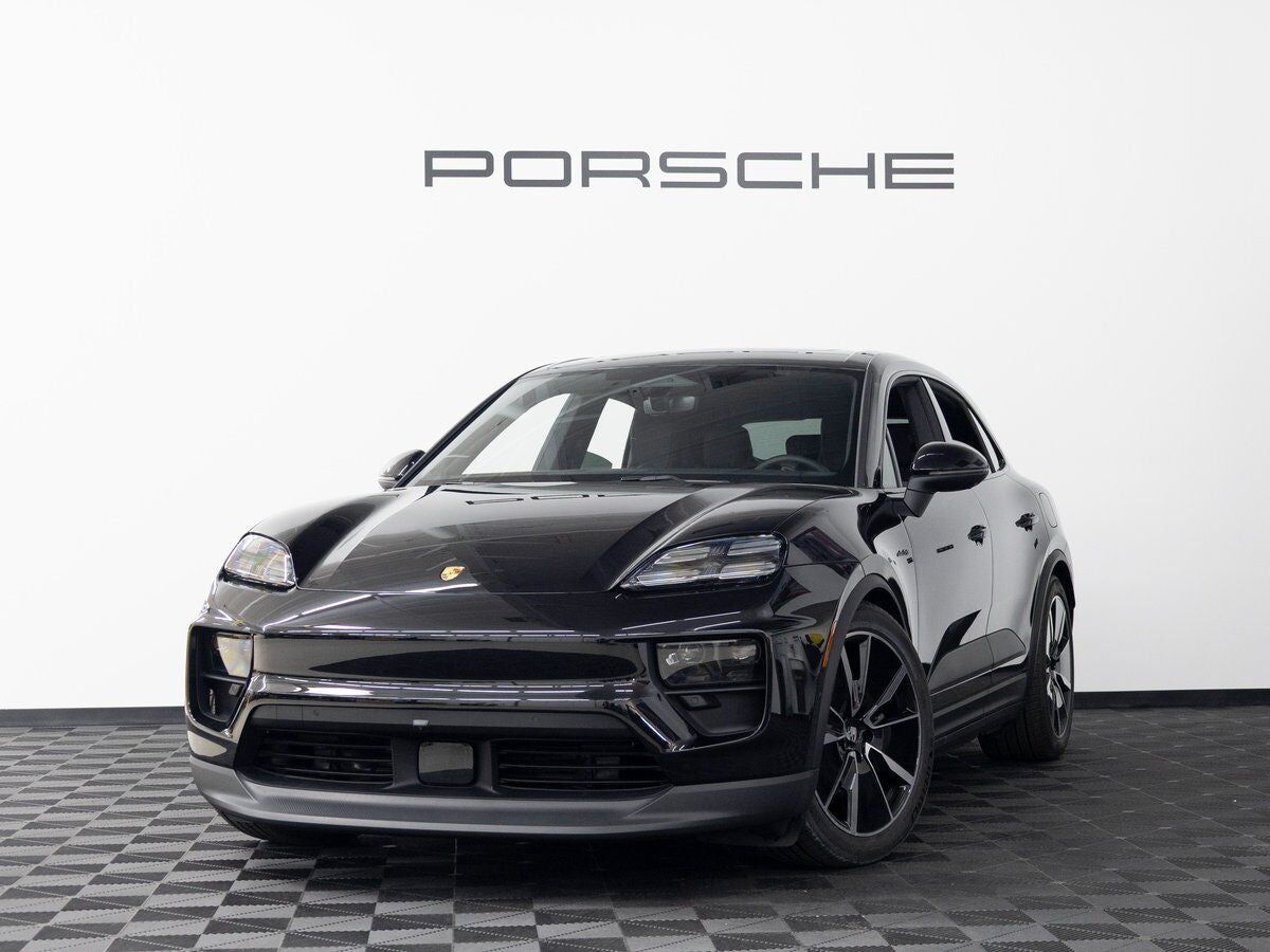 2026 PORSCHE Macan