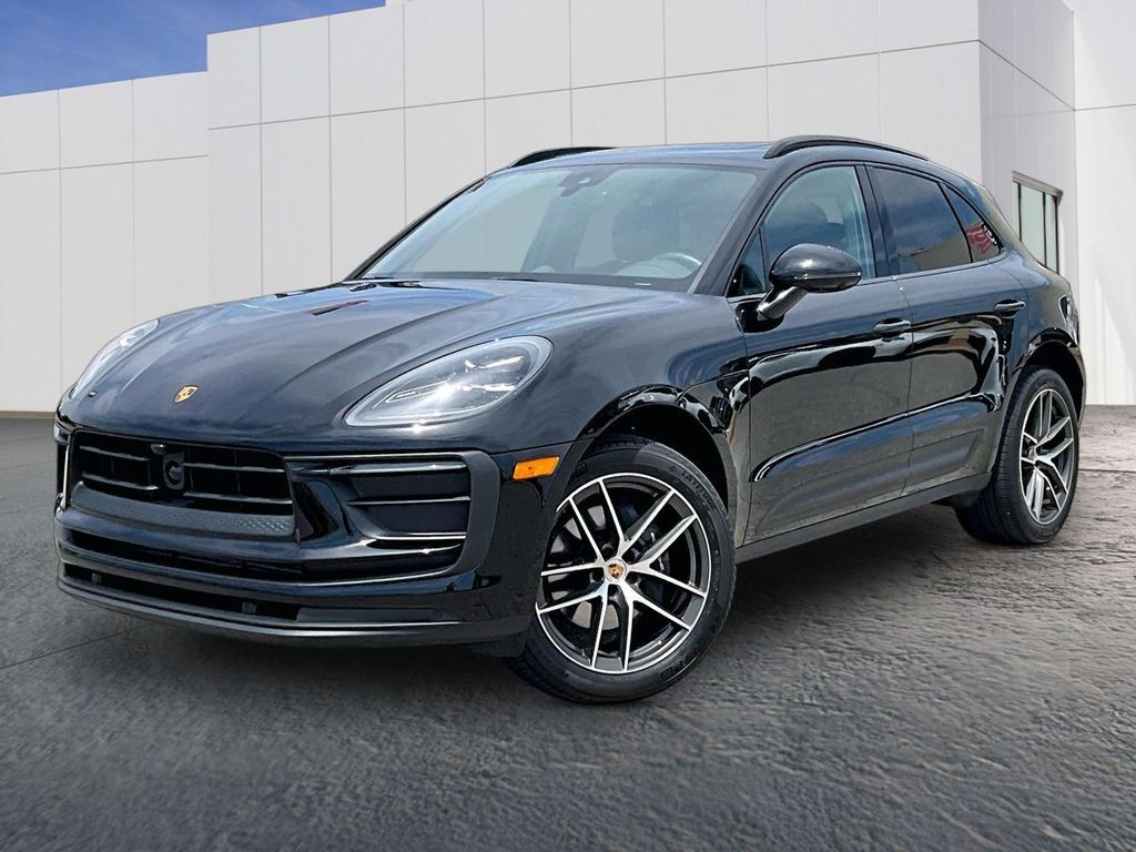 2026 PORSCHE Macan