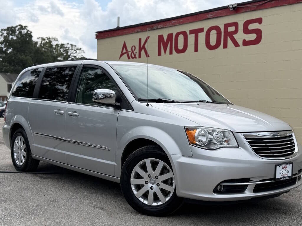 2012 CHRYSLER Town and Country