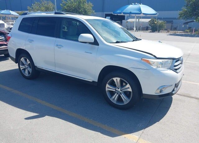 2011 TOYOTA Highlander