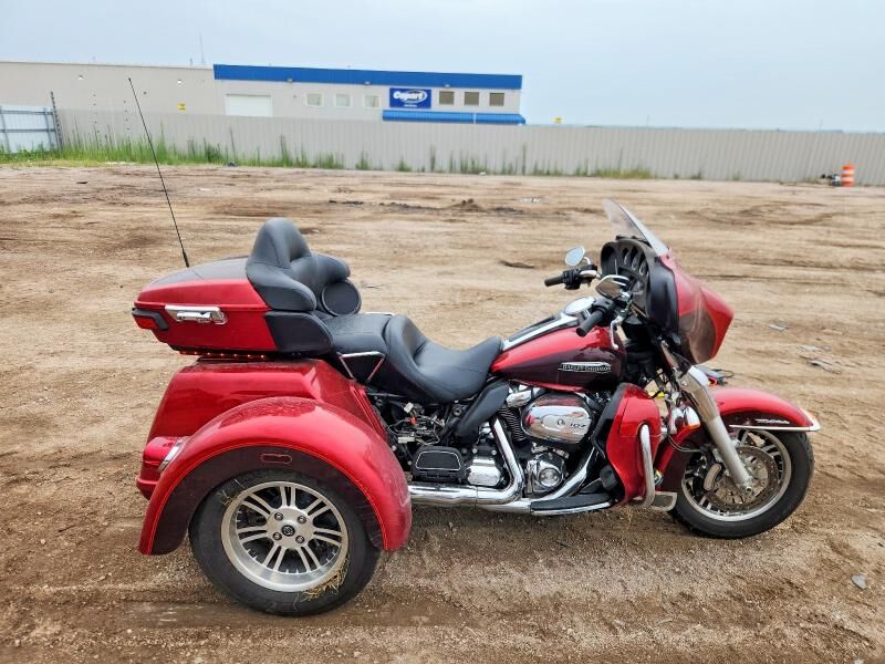 2018 HARLEY DAVIDSON FLHTCUTG / Tri Glide Ultra