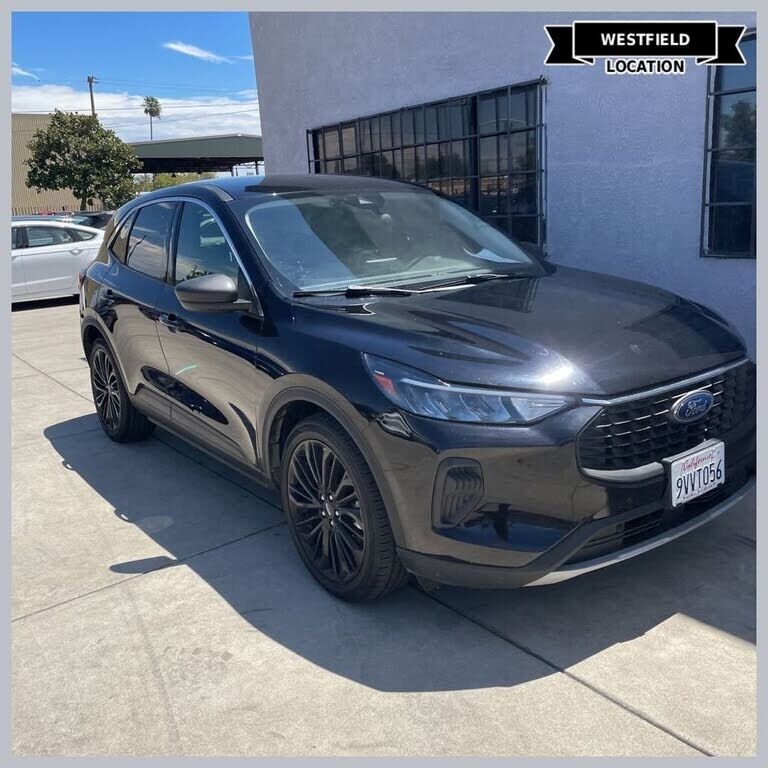 2024 FORD Escape