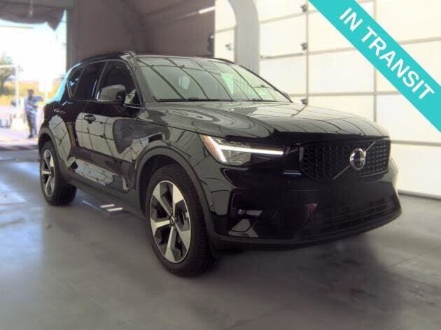 2026 VOLVO XC40