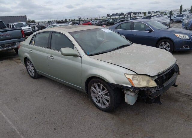 2005 TOYOTA Avalon