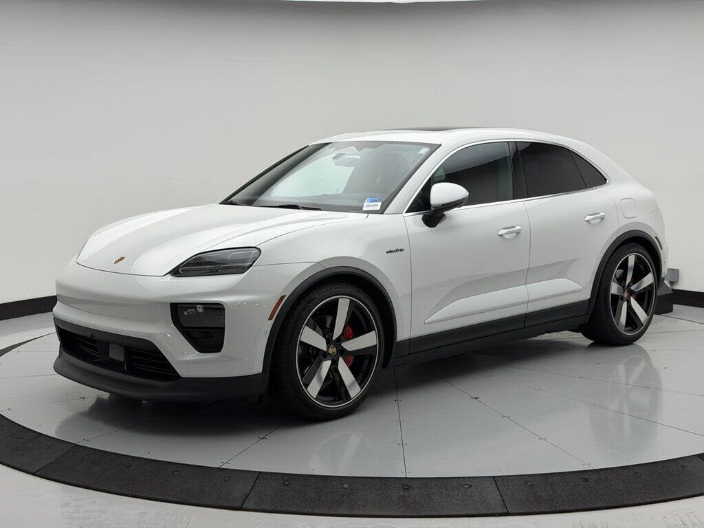 2025 PORSCHE Macan