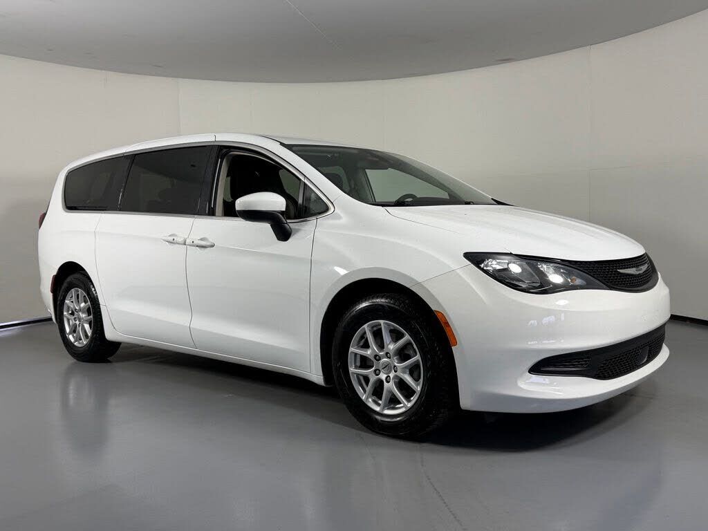 2022 CHRYSLER Voyager
