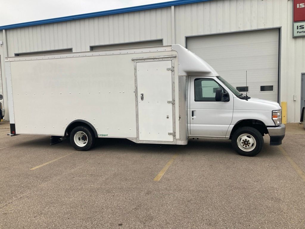 2025 FORD E-450