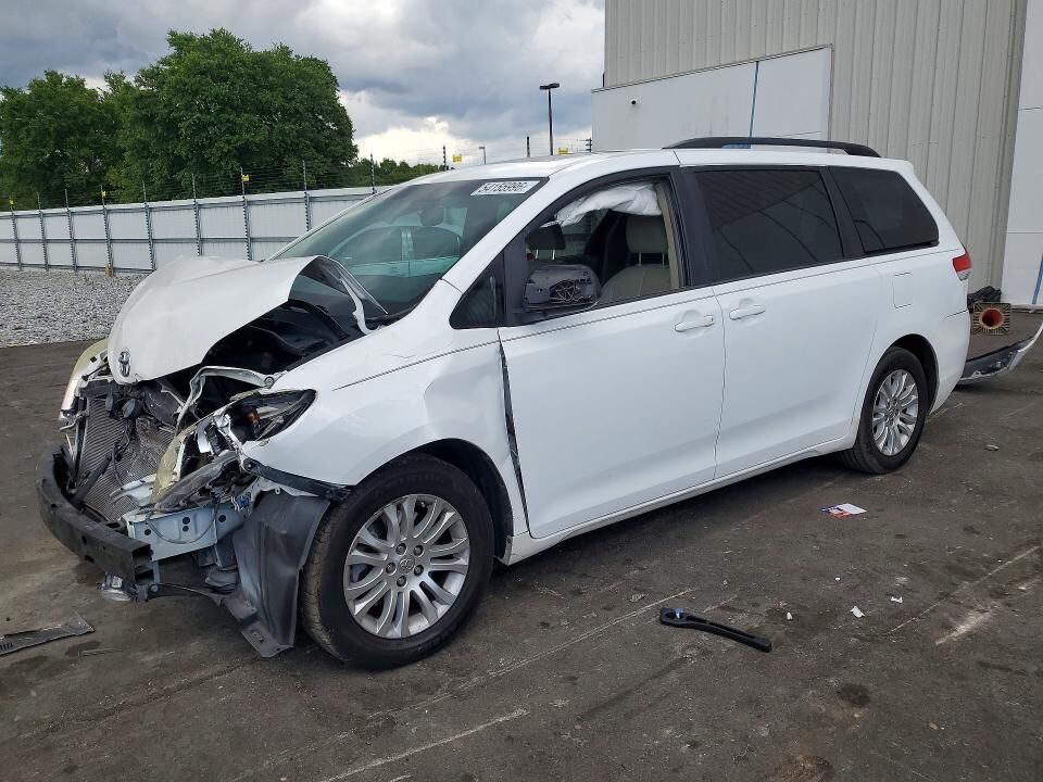 2014 TOYOTA Sienna