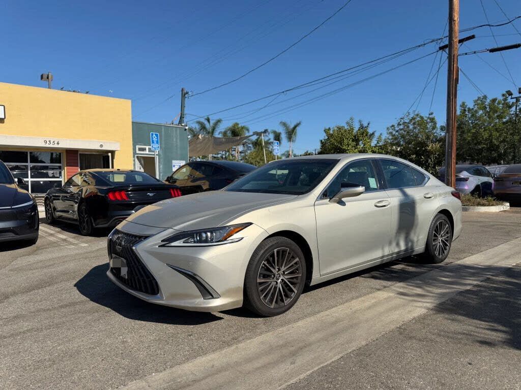 2022 LEXUS ES
