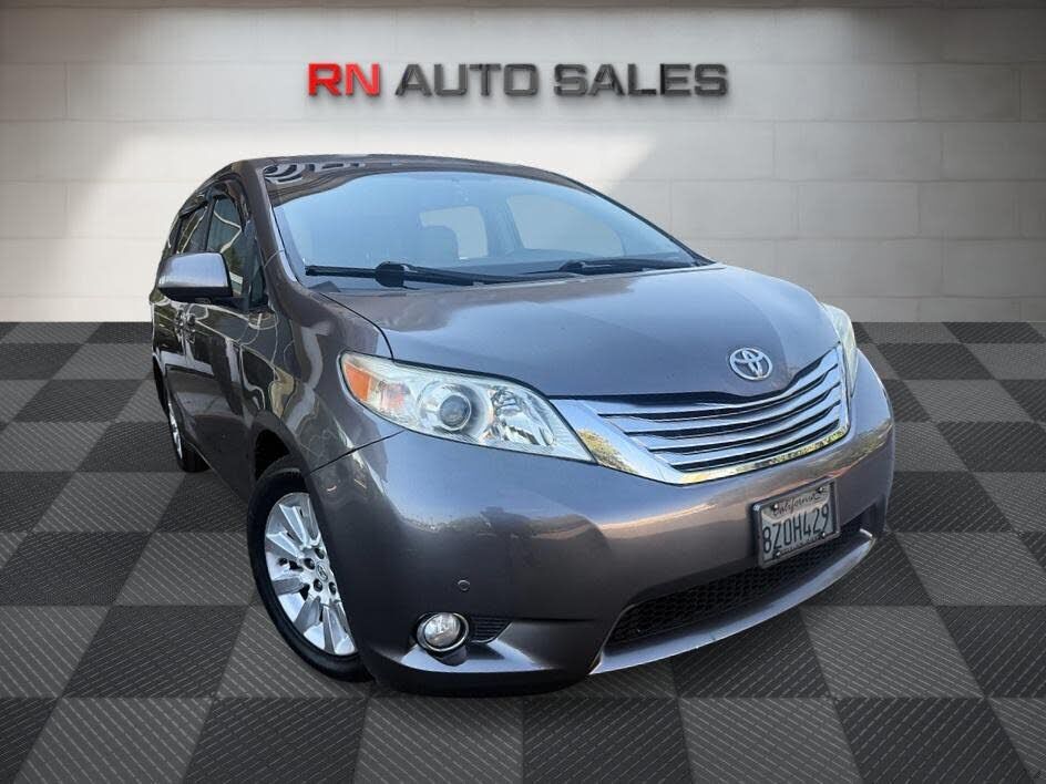 2011 TOYOTA Sienna