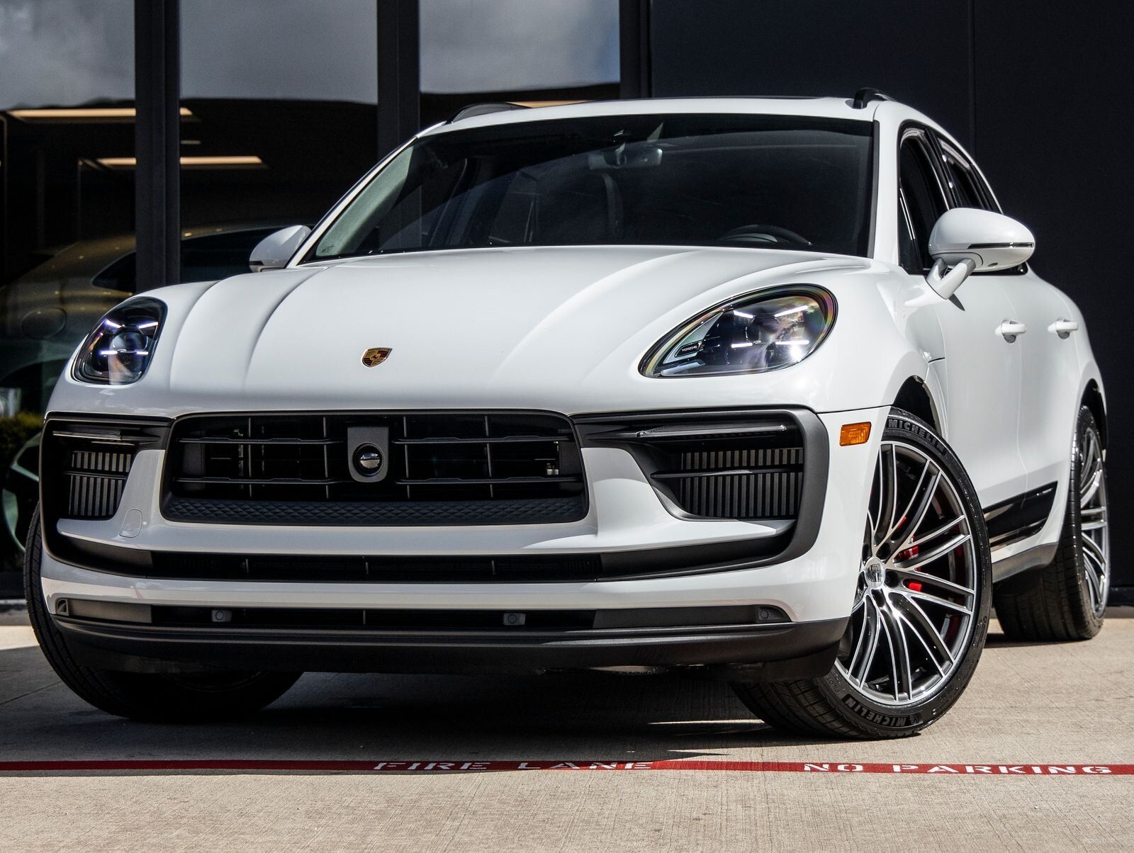2026 PORSCHE Macan