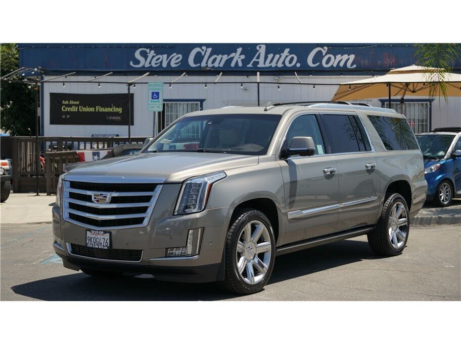 2017 CADILLAC Escalade ESV