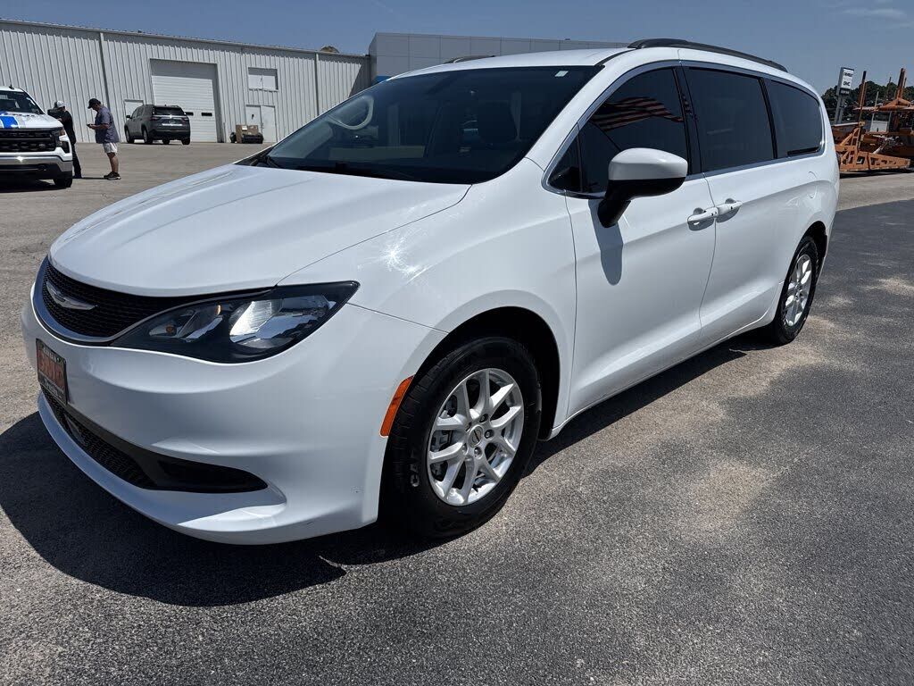 2021 CHRYSLER Voyager