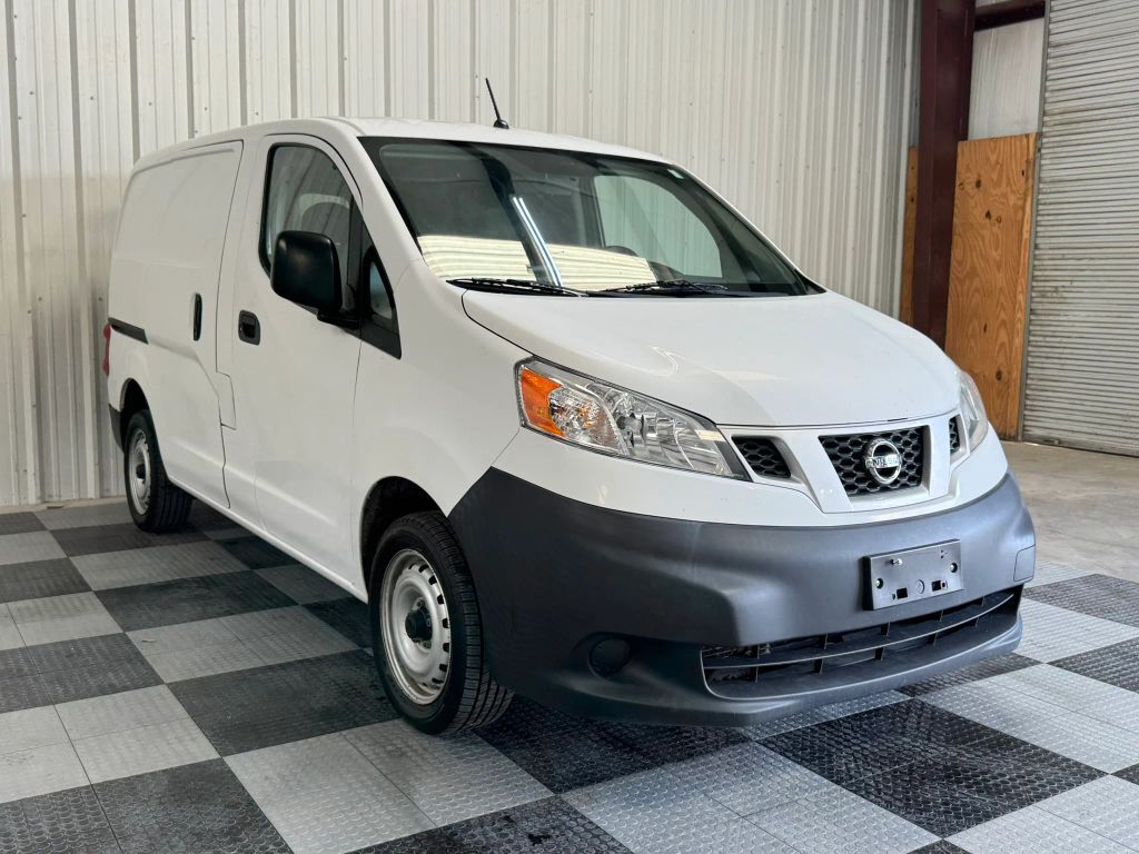 2017 NISSAN NV200