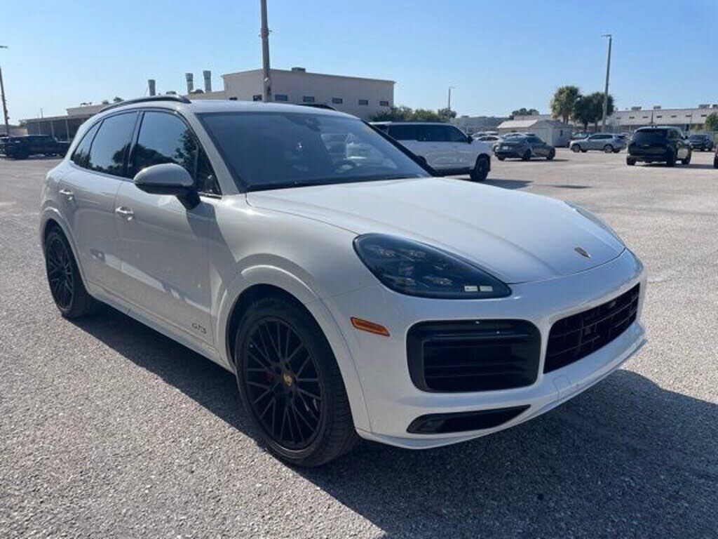 2022 PORSCHE Cayenne