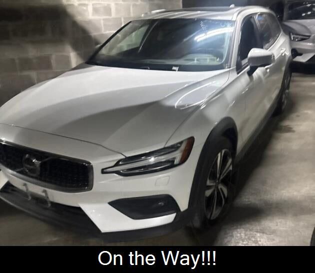 2024 VOLVO V60CC