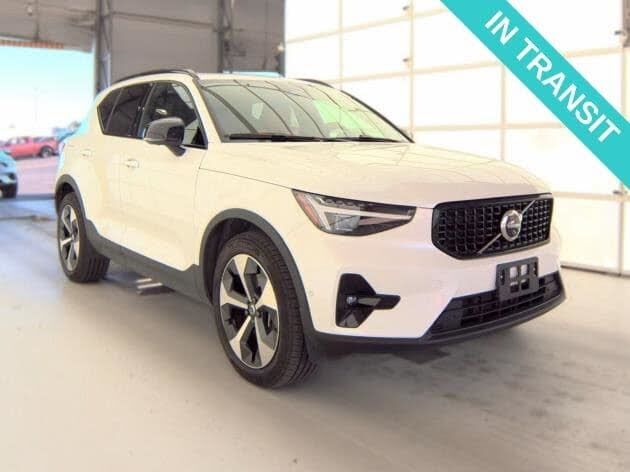 2026 VOLVO XC40