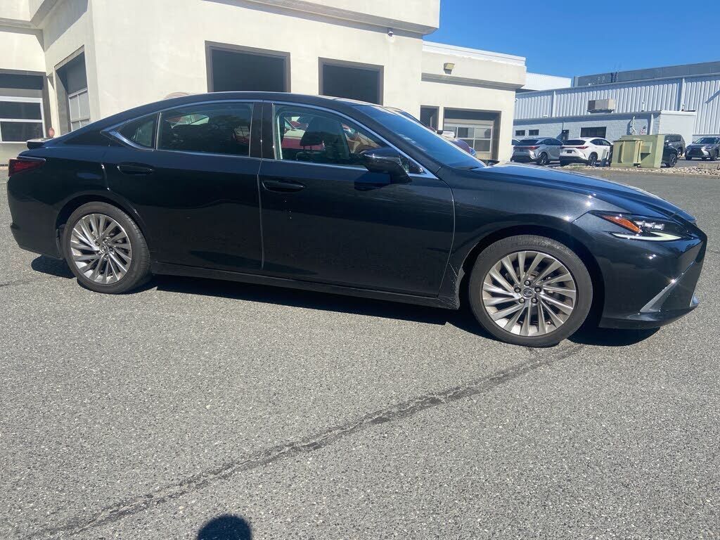 2023 LEXUS ES