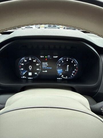 2022 VOLVO XC90