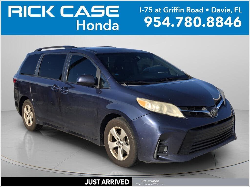 2018 TOYOTA Sienna