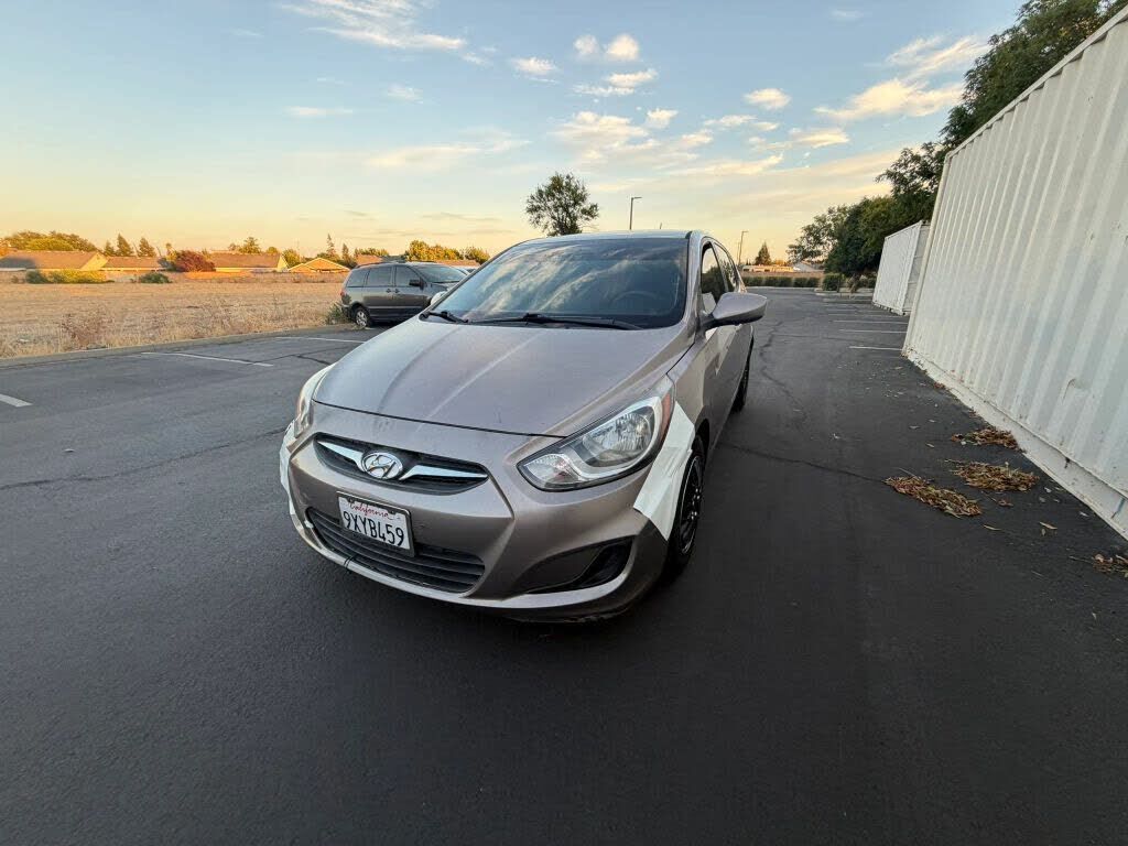 2014 HYUNDAI Accent