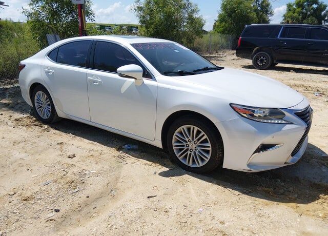 2016 LEXUS ES