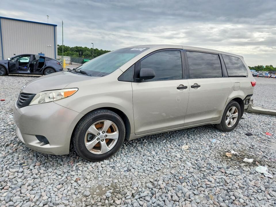 2016 TOYOTA Sienna