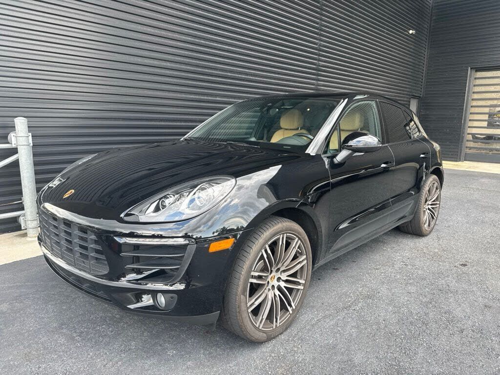 2018 PORSCHE Macan