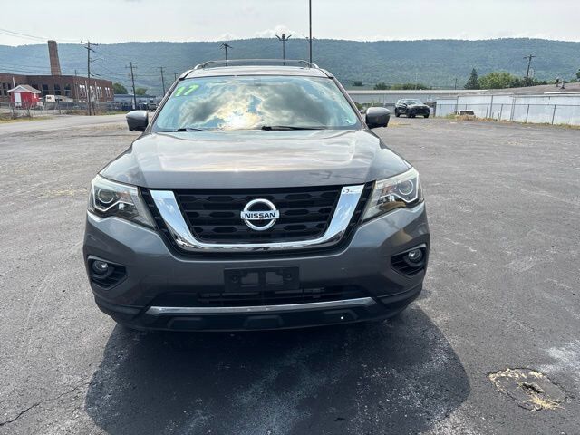 2017 NISSAN Pathfinder