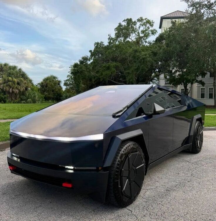 2024 TESLA Cybertruck