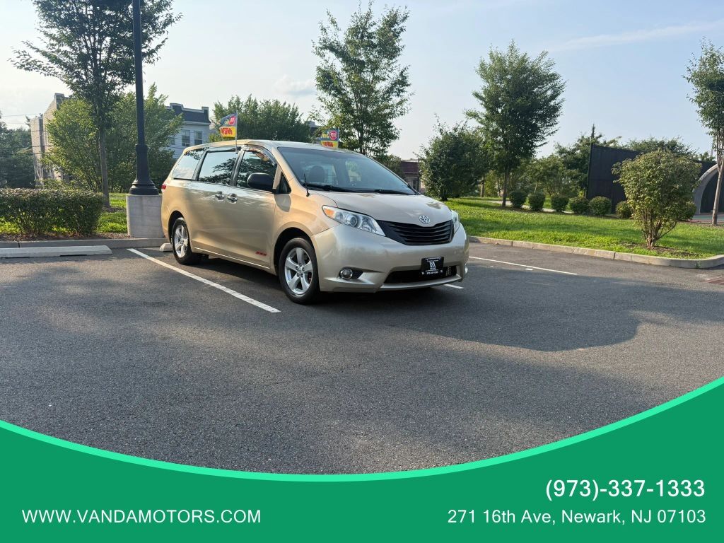 2014 TOYOTA Sienna
