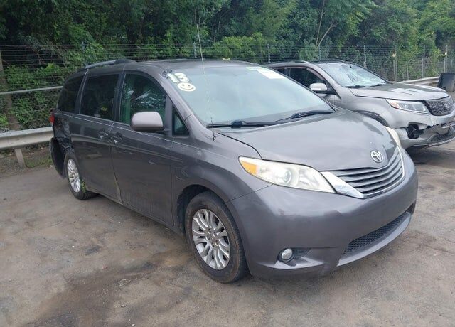 2013 TOYOTA Sienna