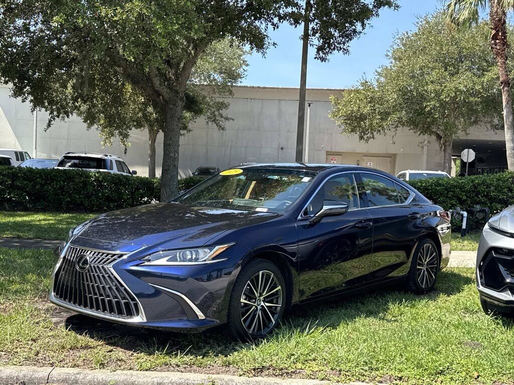 2025 LEXUS ES