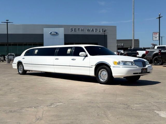 2002 LINCOLN Town Car